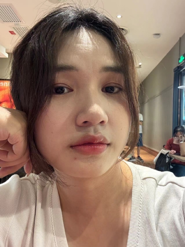 粉墨的第一张照片--大连相亲服务中心