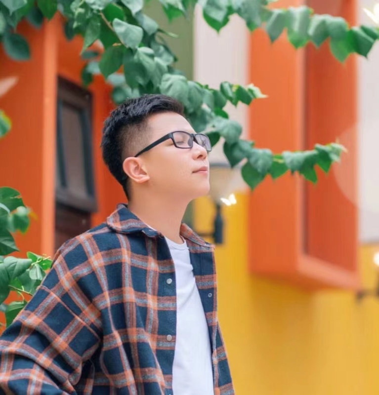 版本之子的第一张照片--大连相亲服务中心